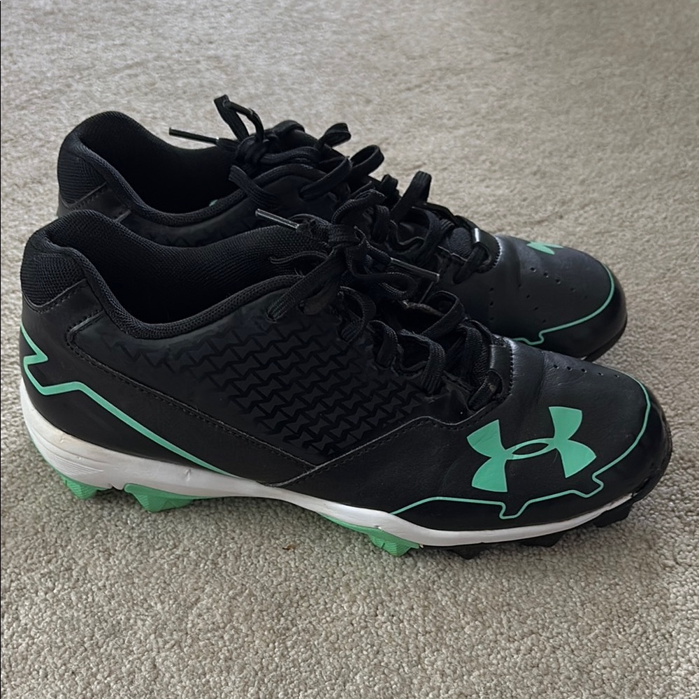 Under Armour Black and Green Athletic Shoes women’s 7
